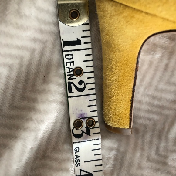Yellow gorgeous Italian suede pumps, 8, v. good condition - Picture 3 of 8